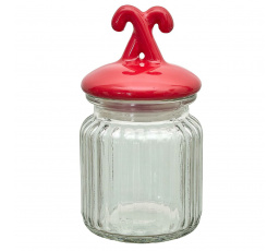 Üvegpohár piros pálcika alakú fedéllel